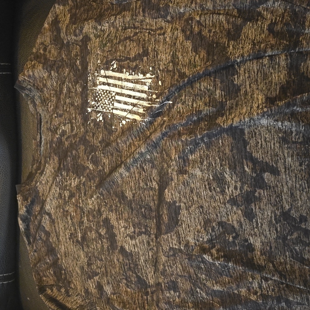 Howitzer Patriot tshirt from the buckle - size xl